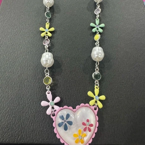 Floral Heart Pendant Necklace - Picture 4 of 6